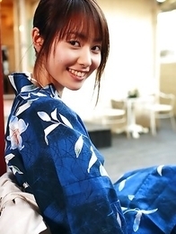 Momoko Tani exposes sexy legs under geisha dress and smiles